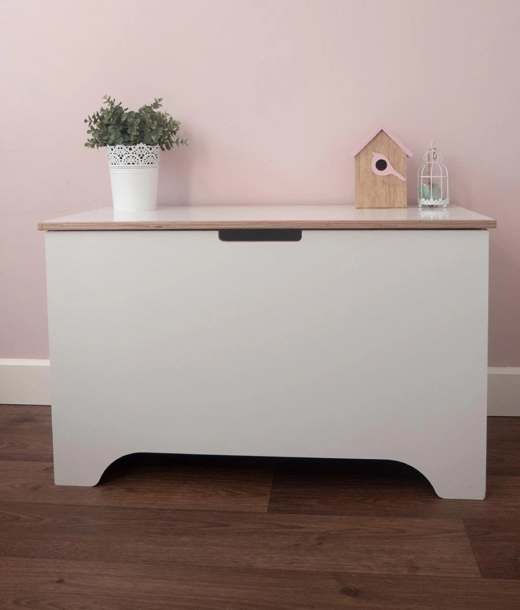 Opbergkist / Speelgoedkist XL (150L) - Stevig - Kwalitatief - Massief Hout - Wit - Speelgoed - Kinderen (Opbergbox - Opbergbank - Opbergdoos - Dekenkist - Speelgoedbank - Houten Kist) 3 Opbergkist / Speelgoedkist XL (150L) - Stevig - Kwalitatief - Massief Hout - Wit - Speelgoed - Kinderen (Opbergbox - Opbergbank - Opbergdoos - Dekenkist - Speelgoedbank - Houten Kist)