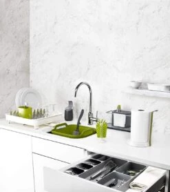 Joseph Joseph Gootsteenorganiser En Gootsteenmat Set - Grijs - Twee Stuks 12 Joseph Joseph Gootsteenorganiser En Gootsteenmat Set - Grijs - Twee Stuks -Thuisopslag 1067x1200 5