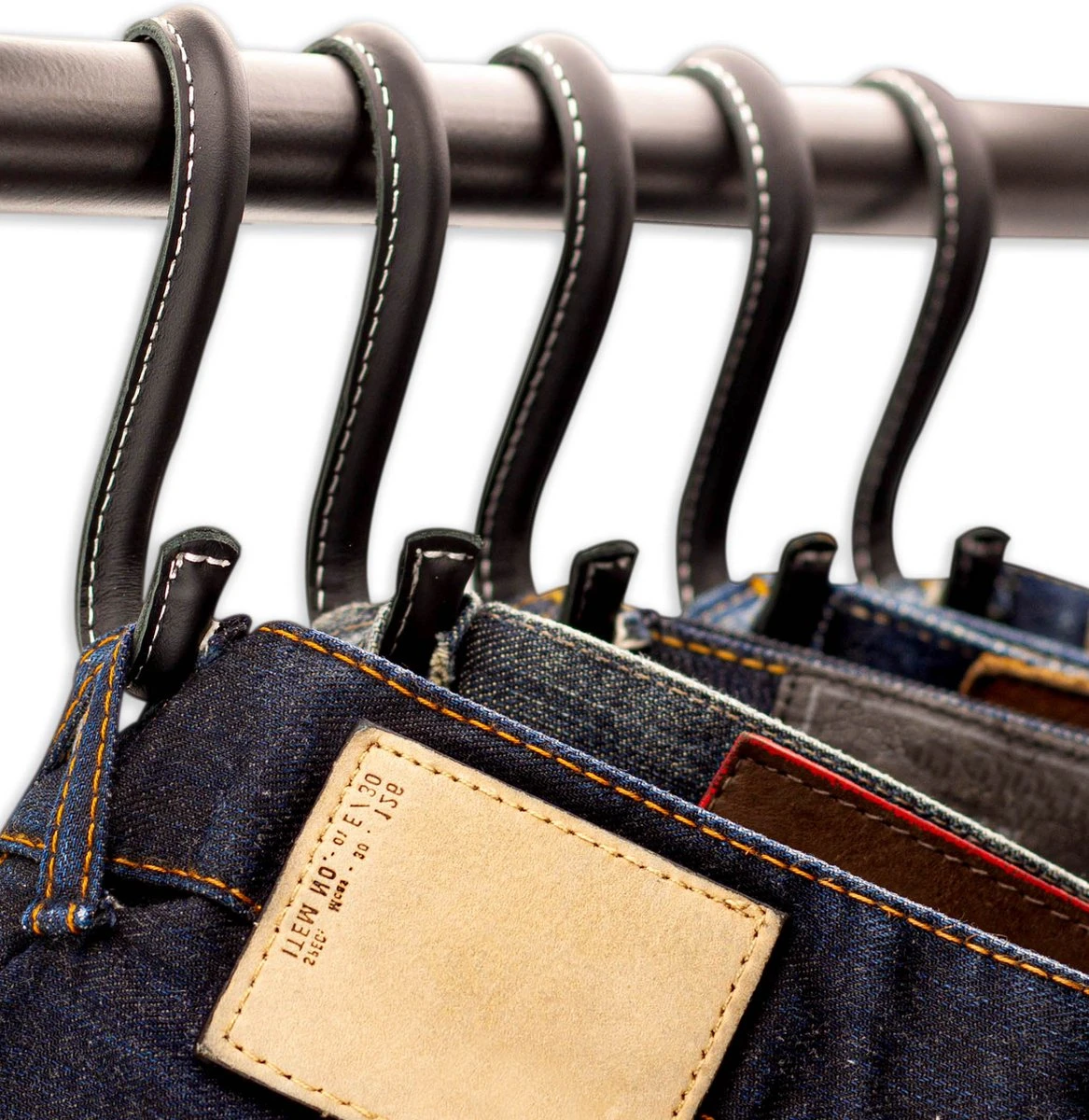 Brute Strength - Leren S-haken - Zwart - 6 Stuks - Kledinghaak – Leer - Kapstokhaak - Ophanghaken – Handdoekhaakjes 5 Brute Strength - Leren S-haken - Zwart - 6 Stuks - Kledinghaak – Leer - Kapstokhaak - Ophanghaken – Handdoekhaakjes - Afbeelding 3