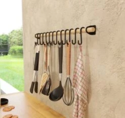 Keukenrek Hout - Handdoekenrek - Keuken Rek - Badkamer Rek - 59 CM - 12 Haken Van Kunststof