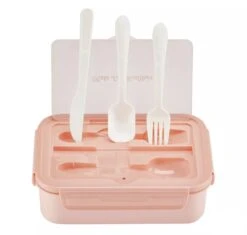 Consumerce® Premium Lunchbox Met 3 Vakken En Bestek Roze – Lunchbox Volwassenen – Japanse Bento Box – Lunchbox Kinderen – Lunchbox Volwassenen Compartimenten – Brooddoos Volwassenen – Broodtrommel – Lunchtrommel – Salade Lunchbox – Saladebox -Thuisopslag 1200x1141 1