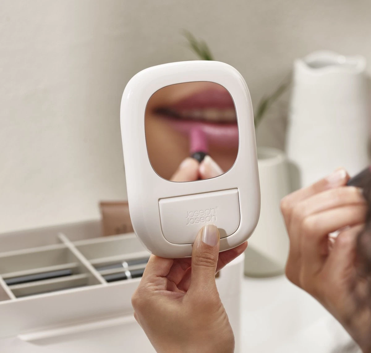 Joseph Joseph Cosmetica Opbergdoos Met Spiegel - Large - Met Spiegel - Sorteervakken 7 Joseph Joseph Cosmetica Opbergdoos Met Spiegel - Large - Met Spiegel - Sorteervakken - Afbeelding 5