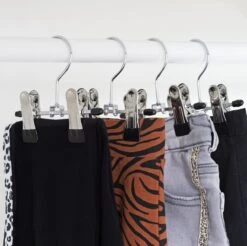 Eleganca Luxe Baby Broekhangers 10 Stuks – Multifunctionele Babykleerhangertjes – Laarzenhanger Met Knijpers – Knijperhangers – Accessoires Hanger – Antislip – Kledingkast Organizer – Ophangen Van Babybroekjes, Rokken En Laarzen – 13x12x1,8 Cm -Thuisopslag 1200x1196 6