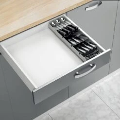 Tomado Metaltex - Verstelbare Bestekbak UniFit - Grijs - 90 Stukken Servies - Sorteervakken Verstelbaar & Uitschuifbaar Van 40 Tot 49 Cm -Thuisopslag 1200x1200 1000