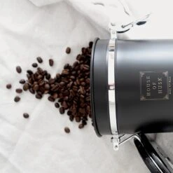 House Of Husk Koffieblik Met CO² Ventilatie - Bewaarblik - Voorraadbussen - Voorraadblik - RVS - Zwart - 1.5 Liter -Thuisopslag 1200x1200 105