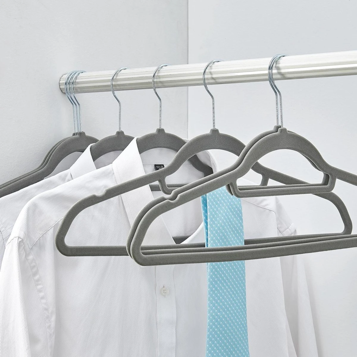ACAZA 30 Anti-slip Kleerhangers - Ultra-dunne Kledingshangers Met Fluweel - Kapstokken Met Broeklat Of Roklat - Grijs 9 ACAZA 30 Anti-slip Kleerhangers - Ultra-dunne Kledingshangers Met Fluweel - Kapstokken Met Broeklat Of Roklat - Grijs - Afbeelding 7