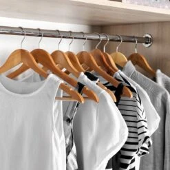 LifeGoods Kledinghangers - Met Broeklat - Hardhout - Natural - 30 Stuks 15 LifeGoods Kledinghangers - Met Broeklat - Hardhout - Natural - 30 Stuks -Thuisopslag 1200x1200 1836