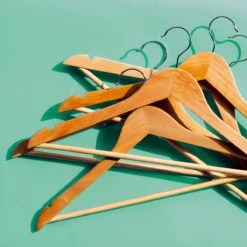 LifeGoods Kledinghangers - Met Broeklat - Hardhout - Natural - 30 Stuks 17 LifeGoods Kledinghangers - Met Broeklat - Hardhout - Natural - 30 Stuks -Thuisopslag 1200x1200 1838