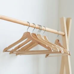 LifeGoods Kledinghangers - Met Broeklat - Hardhout - Natural - 30 Stuks 18 LifeGoods Kledinghangers - Met Broeklat - Hardhout - Natural - 30 Stuks -Thuisopslag 1200x1200 1839
