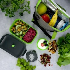 Homra Lunchset In Tas BREAQ Green - Broodtrommel - Yoghurtbeker - Koeltas - Lunch To Go - Duurzaam Kunststof - BPA Vrij - Lunchtrommel - Magnetron, Diepvries, Vaatwasser Bestendig - Grijs Met Groen - Picknick - Kantoor - School - Vers Houden -Thuisopslag 1200x1200 185