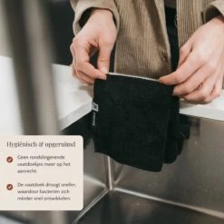 Kitchen Lab Co. Vaatdoek Caddy™ Met Plakstrip - Zwart RVS - Vaatdoekhouder - Gootsteen Organizer - Aanrecht Organiser -Thuisopslag 1200x1200 1913