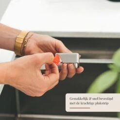 Kitchen Lab Co.® Vaatdoek Caddy™ Met Plakstrip - RVS - Vaatdoekhouder - Gootsteen Organizer - Aanrecht Organiser -Thuisopslag 1200x1200 1972