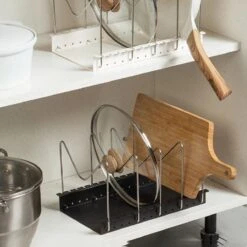 Merkloos RVS Pannenrek Verstelbaar- Pannenhouder -Dekselhouder -Keukenorganizer - Snijplankhouder- Zwart -Thuisopslag 1200x1200 2578