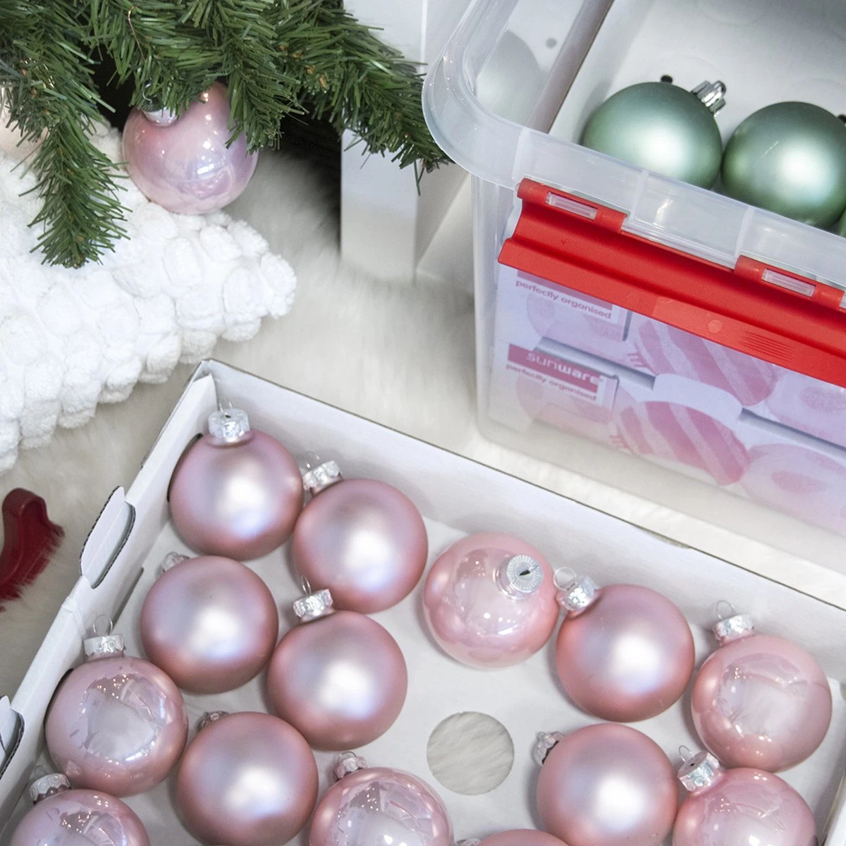 Q-line Kerstballen Opbergbox 22L - Trays Voor 60 Kerstballen - Transparant/rood 4 Q-line Kerstballen Opbergbox 22L - Trays Voor 60 Kerstballen - Transparant/rood - Afbeelding 2
