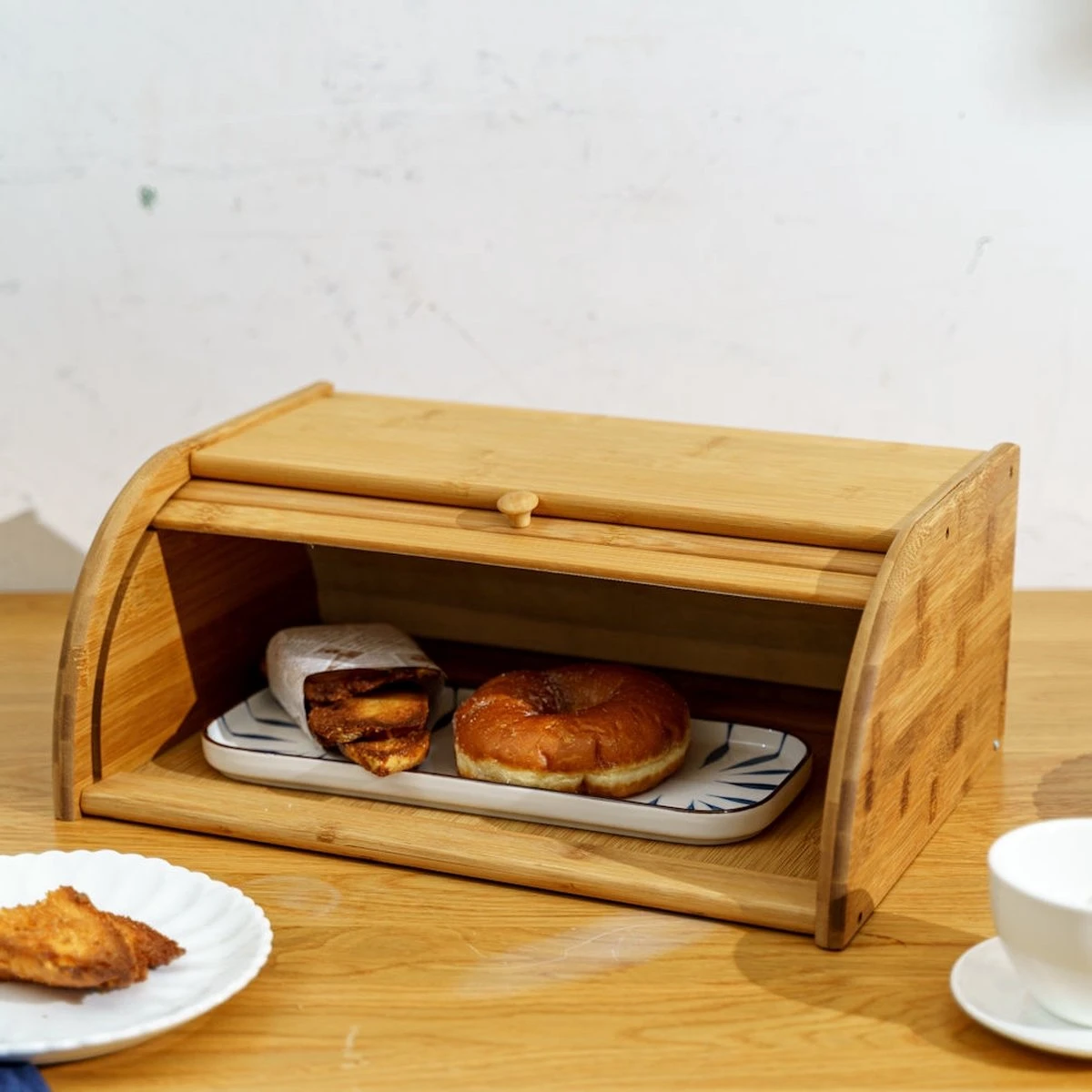 Merkloos Decopatent® Broodtrommel Met Rolluik - Bamboe Houten Brooddoos Met Schuifdeksel - Broodtrommel - Brood Bewaren En Vers Houden 6 Merkloos Decopatent® Broodtrommel Met Rolluik - Bamboe Houten Brooddoos Met Schuifdeksel - Broodtrommel - Brood Bewaren En Vers Houden - Afbeelding 4