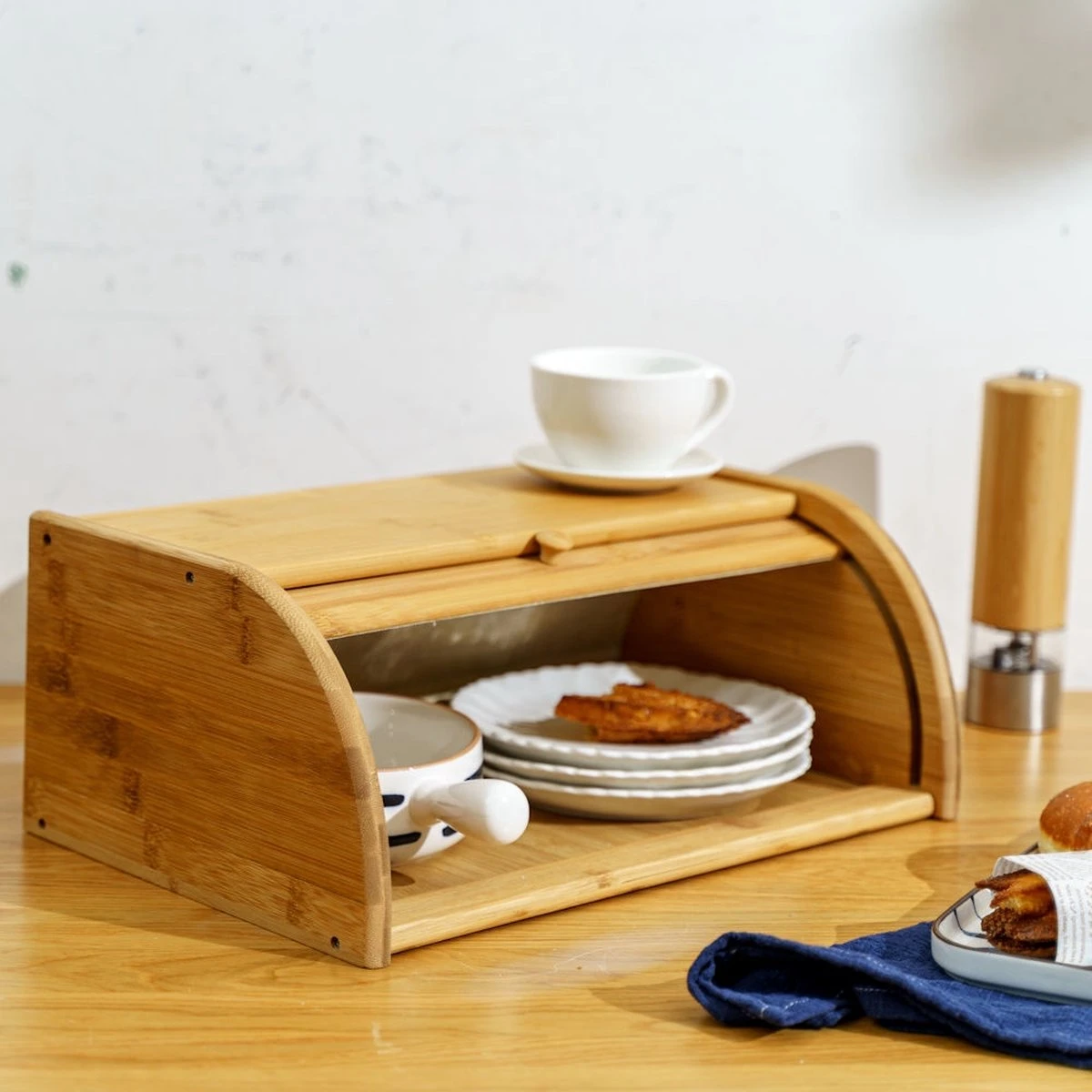 Merkloos Decopatent® Broodtrommel Met Rolluik - Bamboe Houten Brooddoos Met Schuifdeksel - Broodtrommel - Brood Bewaren En Vers Houden 9 Merkloos Decopatent® Broodtrommel Met Rolluik - Bamboe Houten Brooddoos Met Schuifdeksel - Broodtrommel - Brood Bewaren En Vers Houden - Afbeelding 7