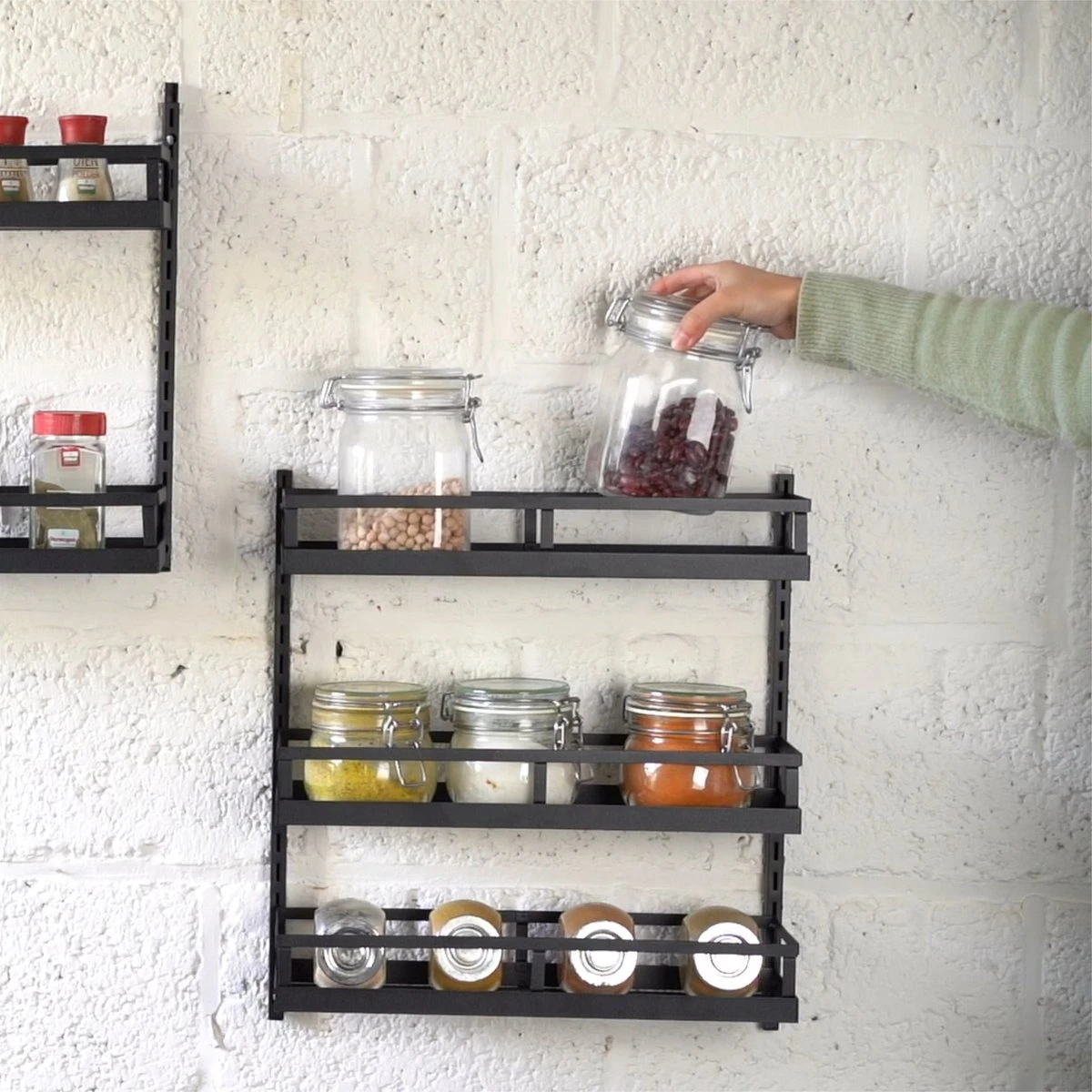 Soome Viljo - Kruidenrek Ophangbaar - Keukenrek - Wandrek - Keuken Organizer - 5 Laags - Verstelbaar - Staal - Zwart - H85xB42.5cm 6 Soome Viljo - Kruidenrek Ophangbaar - Keukenrek - Wandrek - Keuken Organizer - 5 Laags - Verstelbaar - Staal - Zwart - H85xB42.5cm - Afbeelding 4