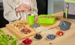 Homra Lunchset In Tas BREAQ Green - Broodtrommel - Yoghurtbeker - Koeltas - Lunch To Go - Duurzaam Kunststof - BPA Vrij - Lunchtrommel - Magnetron, Diepvries, Vaatwasser Bestendig - Grijs Met Groen - Picknick - Kantoor - School - Vers Houden -Thuisopslag 1200x720 12