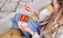 Homra Lunchbox STAQS Pink - Bento Box - 2 Laags Broodtrommel - 3 Compartimenten - Roze - Lunch To Go - Duurzaam Kunststof - BPA Vrij - 3 Vaks Lunchtrommel Voor Volwassenen - Inclusief Bestek - Magnetron, Diepvries, Vaatwasser Bestendig - Vers Houden 23 Homra Lunchbox STAQS Pink - Bento Box - 2 Laags Broodtrommel - 3 Compartimenten - Roze - Lunch To Go - Duurzaam Kunststof - BPA Vrij - 3 Vaks Lunchtrommel Voor Volwassenen - Inclusief Bestek - Magnetron, Diepvries, Vaatwasser Bestendig - Vers Houden -Thuisopslag 1200x720 16