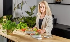 Homra Lunchbox STAQS Grey - Bento Box - 2 Laags Broodtrommel - 3 Compartimenten - Grijs - Lunch To Go - Duurzaam Kunststof - BPA Vrij - 3 Vaks Lunchtrommel Voor Volwassenen - Inclusief Bestek - Magnetron, Diepvries, Vaatwasser Bestendig - Vers Houden -Thuisopslag 1200x720 7