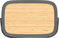 Brabantia Nic Broodtrommel - Met Bamboe Deksel - Dark Grey 24 Brabantia Nic Broodtrommel - Met Bamboe Deksel - Dark Grey -Thuisopslag 1200x766 1