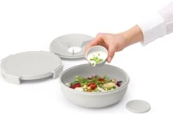 Brabantia Make & Take Salade Lunchbox - 1,3 L - Kunststof - Light Grey -Thuisopslag 1200x793