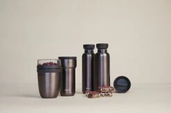 Mepal – Isoleer Lunchpot Ellipse – Houdt Je Eten 6-8 Uur Warm En 12 Uur Koud – Titanium – 2 Compartimenten – Soep Beker To Go – Yoghurt Beker Muesli - Thermos Lunchbox -Thuisopslag 1200x798 1