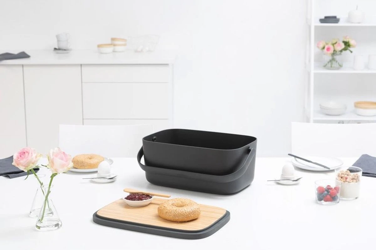 Brabantia Nic Broodtrommel - Met Bamboe Deksel - Dark Grey 15 Brabantia Nic Broodtrommel - Met Bamboe Deksel - Dark Grey - Afbeelding 13