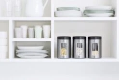 Brabantia Voorraadbus - 1,4 L - Matt Steel Fingerprint Proof / Matt Black Deksel - Met Venster -Thuisopslag 1200x800 2