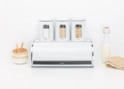 Brabantia Broodtrommel - Met Schuifdeksel - White -Thuisopslag 1200x867 3