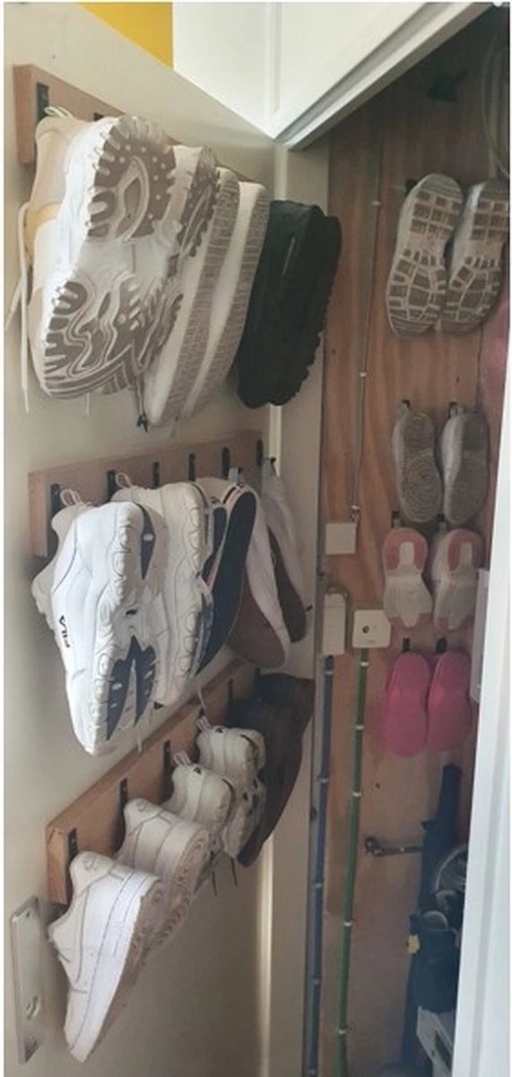 Merkloos Ophang Haken (klein) Met Schroef - 6 Stuks Voor 3 Paar Schoenen - Universele Haken - Schoenen Ophangen - Kast Organiseren - Schoenen Opbergsysteem - Mat Zwart - Incl. Bevestigingsmateriaal 5 Merkloos Ophang Haken (klein) Met Schroef - 6 Stuks Voor 3 Paar Schoenen - Universele Haken - Schoenen Ophangen - Kast Organiseren - Schoenen Opbergsysteem - Mat Zwart - Incl. Bevestigingsmateriaal - Afbeelding 3