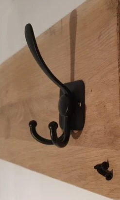 Kapstokhaak Zwart Inclusief Schroefjes | Ophanghaken | Ophanghaak | Jashaak | Kapstok Haken | Kapstokhaken | Kapstokken | Haak Zwart | Handdoek Haak -Thuisopslag 722x1200 3