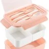 Consumerce® Premium Lunchbox Met 3 Vakken En Bestek Roze – Lunchbox Volwassenen – Japanse Bento Box – Lunchbox Kinderen – Lunchbox Volwassenen Compartimenten – Brooddoos Volwassenen – Broodtrommel – Lunchtrommel – Salade Lunchbox – Saladebox -Thuisopslag 782x1200