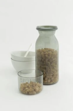 Brabantia Voorraadbussen Met Maatbeker Set Van 2 - 1,3 L - Dark Grey -Thuisopslag 799x1200 6