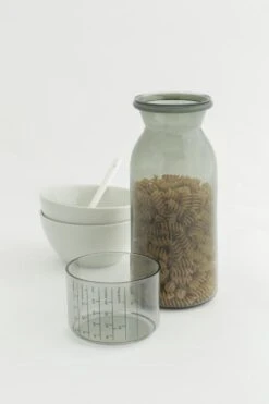 Brabantia Voorraadbussen Met Maatbeker Set Van 2 - 1,3 L - Dark Grey -Thuisopslag 799x1200 8