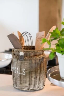 Riviera Maison Keukengerei Houder Lepelhouder - Rustic Rattan Utensils Pot - Bruin -Thuisopslag 800x1200 51