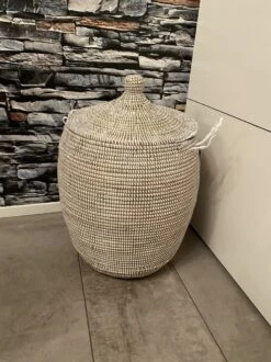 Decoratieve Mand Met Deksel En Handvaten