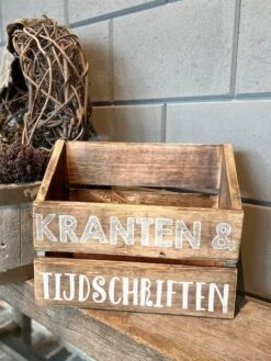 Merkloos Krantenbak - 32x25cm - Kranten En Tijdschriften - Nieuw Huis - Nieuwe Woning - Hout - Landelijk Stoer En Sfeervol Wonen - Cadeau - Vaderdag - Moederdag - Verjaardag