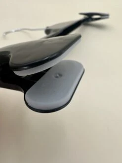 TopHangers [Set Van 10] De Mooiste Kunststof Knijperhangers! Stevige Zwarte Broekhangers / Rokhangers / Shawlhangers Met Mooi Uitgevoerde, Verschuifbare En Volledig Zwarte Knijpers Voorzien Van Een Zachte Rubberen Anti-slip Aan De Binnenzijde -Thuisopslag 900x1200 30